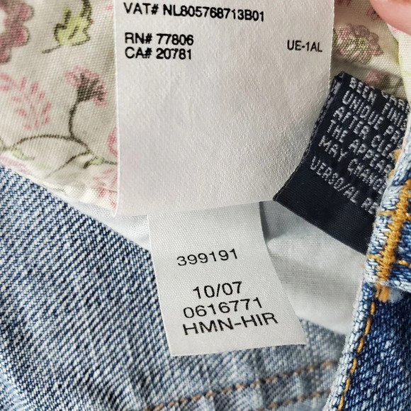 Tommy Hilfiger Women's Y2K Medium Wash Cut Off Frayed Hem Denim Shorts Size 6 - Picture 5 of 8